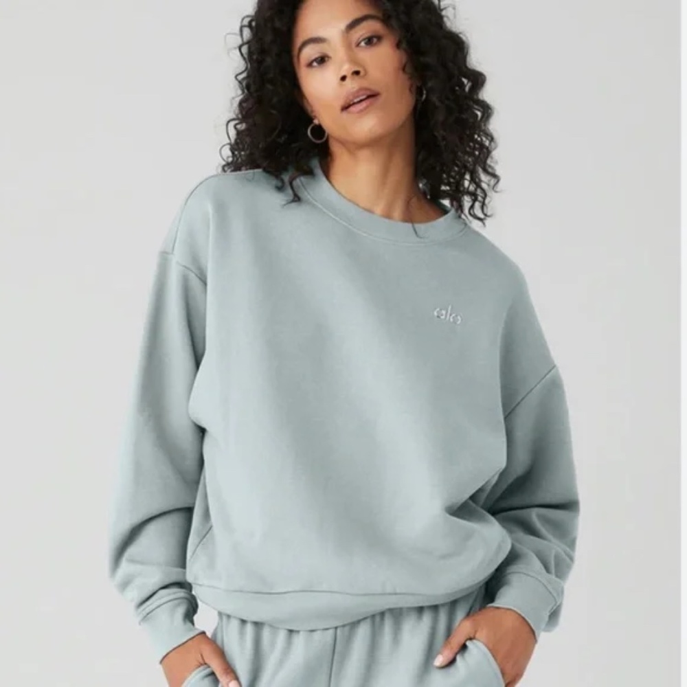 ALO YOGA ACCOLADE CREW NECK PULLOVER COSMIC GREY